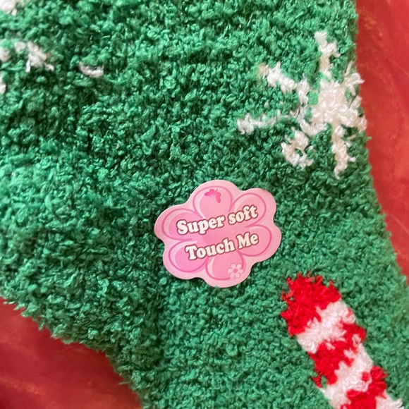 🎄❤️💚🧑‍🎄🐧NWT LONG MOPAS FUZZY COMFY SOCKS - Picture 4 of 16